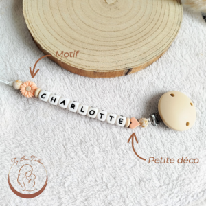 Attache-tétine 9 lettres