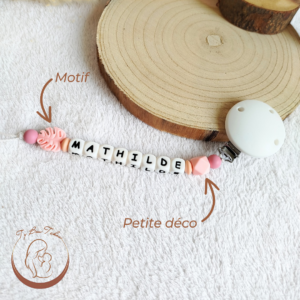 Attache-tétine 8 lettres